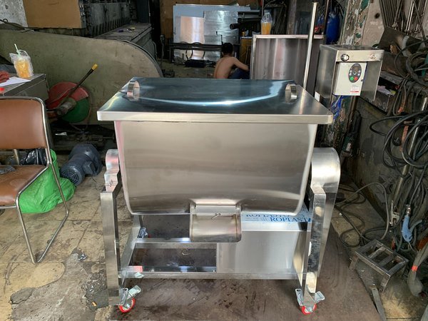 Máy trộn thức ăn chăn nuôi